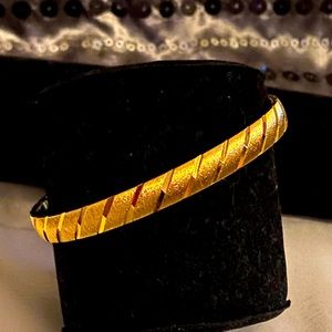 Monet bangle as good as brand new it's a vintage